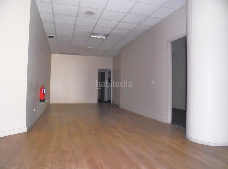 Foto dbb8e448-e9f2-4b10-98b8-c9a1fb2343e9. Alquiler local comercial local premium en avenida muy comercial en ensanche diputacion en Alicante