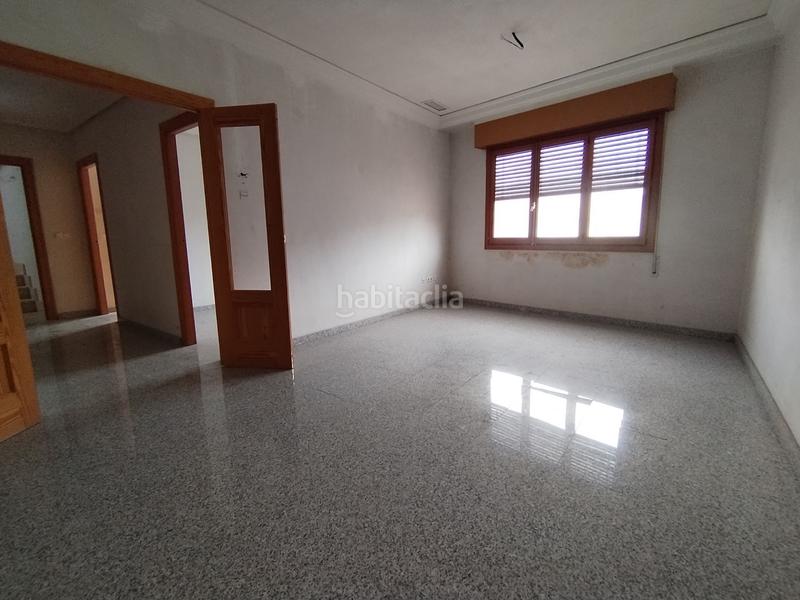 Foto d2b79711-3804-46ac-85bc-6a829d069434. Edificio en Monforte del Cid