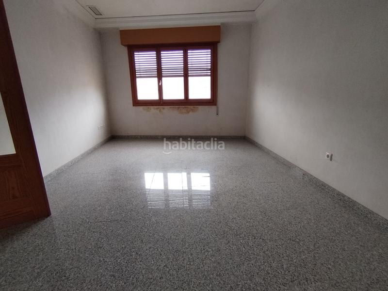 Foto 1f2551e6-158a-4b6d-b61a-39a31cbd6c2f. Edifici a Monforte del Cid