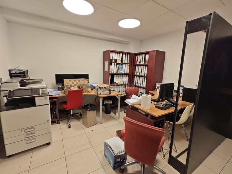 Foto a748fb17-42e1-46c6-9831-1a57395157f4. Local comercial  con posibilidad salida de humos en Alicante