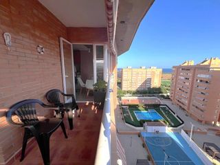 Pis en Palmeral. Espectacular piso en urbanizaci�n completa con piscina, vistas a