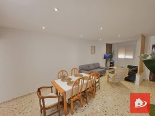 Casa adossada a El Pino-Bajo de Guía