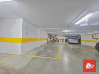 Aparcament cotxe a Centro-Calzada-Cabo Noval. Garaje zona centro