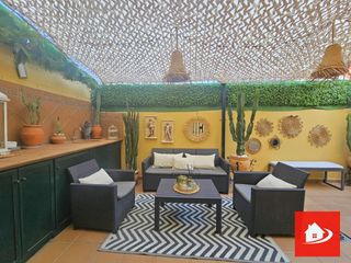 Casa adossada a V Centenario-Piletas-Capuchinos. Adosado zona barrio alto