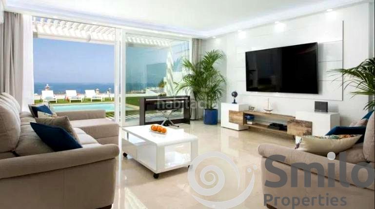 Foto 230216af-d7fc-4cce-9a85-701198ee80d9. Casa amb aparcament piscina a Playa Fañabé Alto Adeje