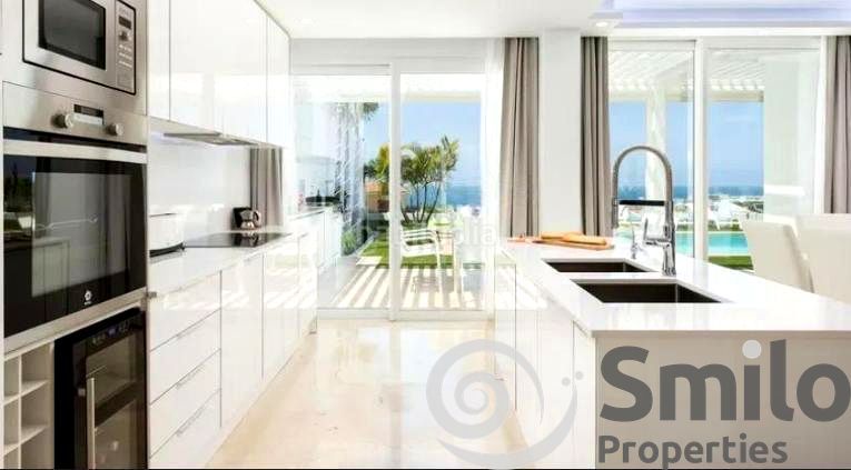 Foto 231bd6d6-72ec-433b-8f58-8160354349e1. Casa amb aparcament piscina a Playa Fañabé Alto Adeje