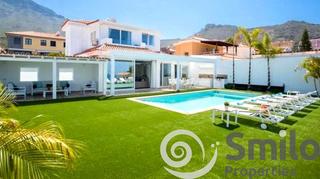 Casa  Kurt konrad mayer. Villa de lujo con 550 m2 de parcela en el madroñal, costa adeje