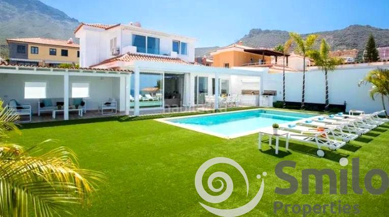 Foto 39f0133d-f6ff-4414-ad2a-0542a5707a46. Casa amb aparcament piscina a Playa Fañabé Alto Adeje