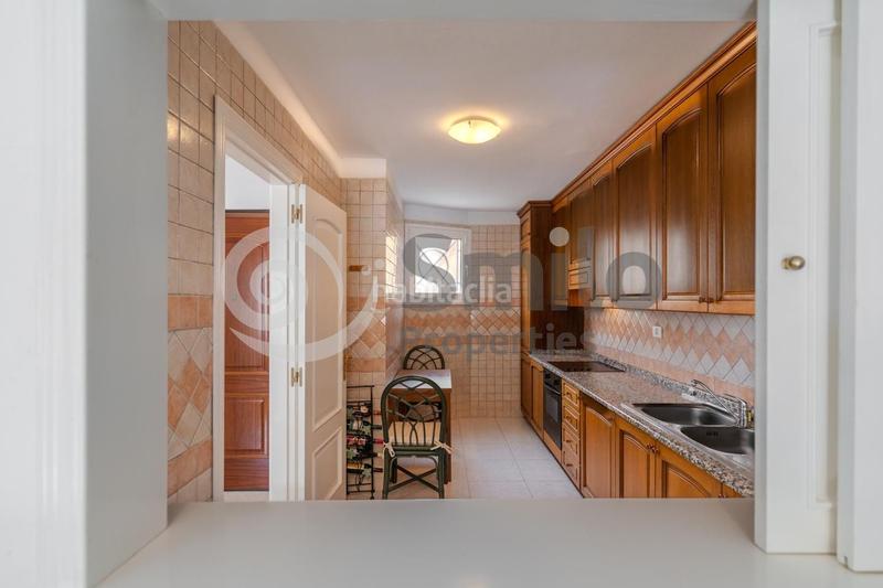 Foto b689ec86-22cb-4ba8-905b-8df5f67fc632. Dúplex en caleta 3 oportunidad única en Los Cristianos! espectacular ático dúplex con impresionantes vistas al mar en Arona