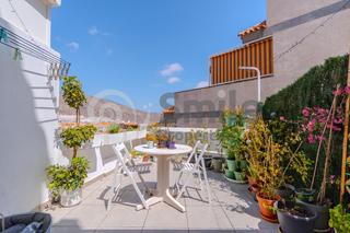 Piso en La montañita 8. Encantador apartamento en los cristianos con mucho potencial!