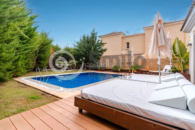 Foto 08f2a67b-8868-436a-b24d-01f963e40d38. Casa amb aparcament piscina a Playa Fañabé Alto Adeje