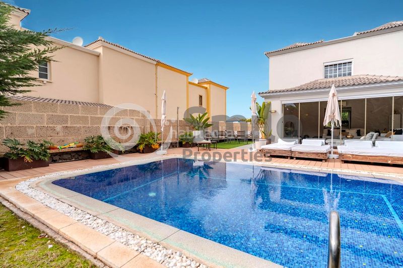 Foto c92e6242-593d-4da6-8955-46349f88cf3a. Casa amb aparcament piscina a Playa Fañabé Alto Adeje