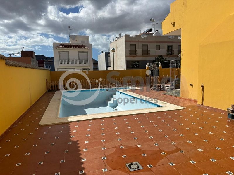 Foto c45da35d-b490-4cd7-bf1c-f115c316fc98. Casa amb aparcament piscina a Cho - Parque de la Reina Arona