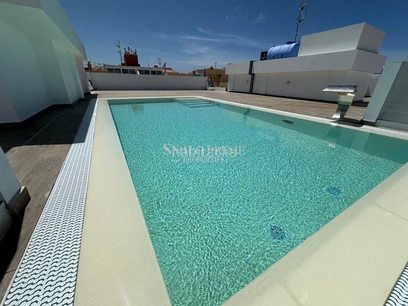 Foto dfebba29-2644-46c9-84cc-c57705fcfc1b. Àtic amb aparcament piscina a Playa de San Juan Guía de Isora