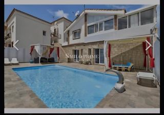 Casa  Garañaña. Villa con alta rentabilidad en costa del silencio  390 m y múlti