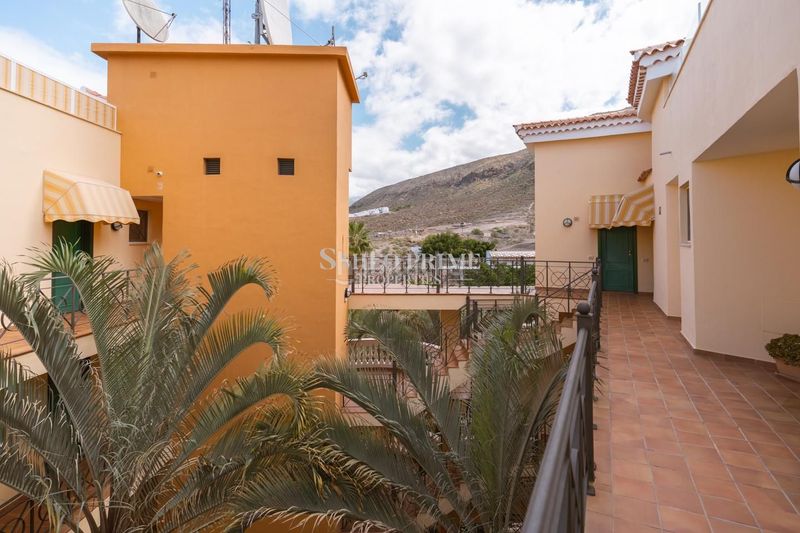 Foto 4a13abce-c1f8-470a-9363-a9849e4b2f50. Dúplex amb piscina a Los Cristianos Arona