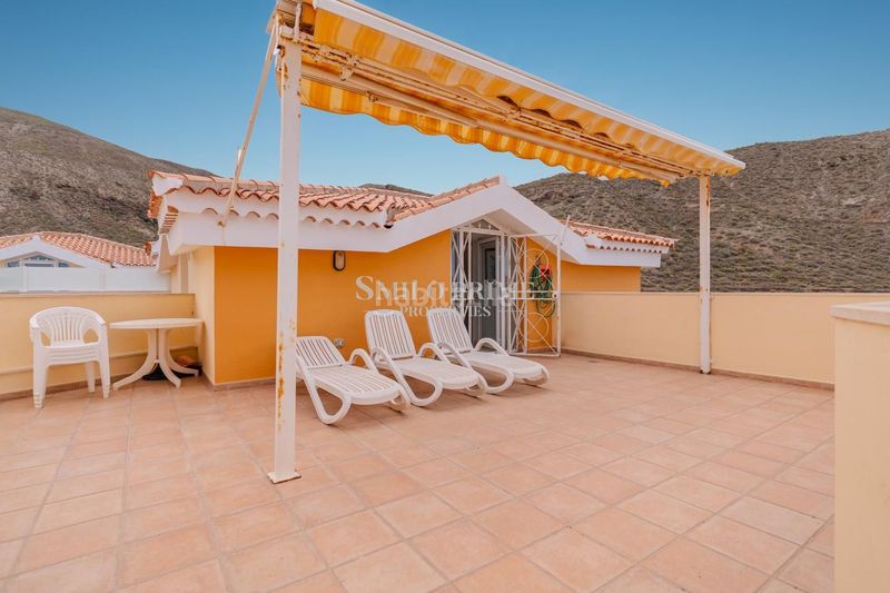 Foto a089eea7-4462-47f9-bb34-da63476be15d. Dúplex amb piscina a Los Cristianos Arona