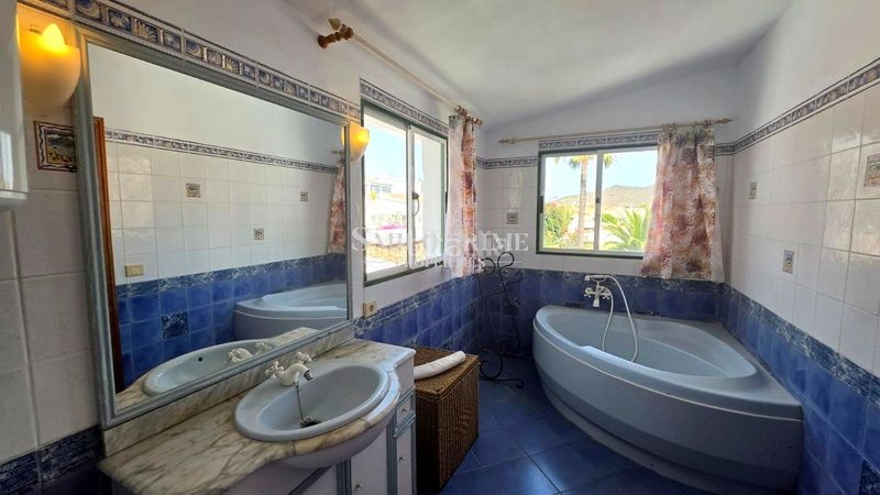 Foto 8749ed23-40e9-4d28-a8f8-266c0a60b57c. Casa amb calefacció piscina a Chayofa Arona