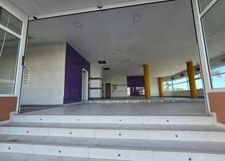Rent Business premise in Arguineguín. Local comercial en alquiler  ubicación céntrica con gran terraza
