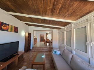 Chalet à Arguineguín. Fantástica casa familiar de tres plantas en loma dos