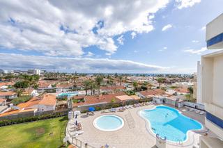 Appartement  Tirajana. Apartamento amplio en avenida de tirajana, totalmente reformado,