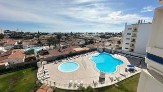 Apartament  Tirajana. Apartamento amplio en avenida de tirajana, totalmente reformado,