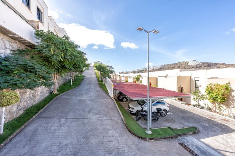 Foto b1f41da5-6ed3-4f80-9573-8af679fa0505. Casa amb aparcament a Puerto Rico Mogán