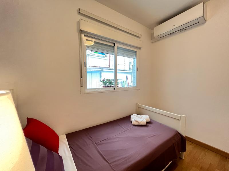 Foto dec5d87a-af5e-4224-8e2b-64679d014b24. Alquiler piso galota inversiones e inmobiliaria sl alquila amplio piso ideal para estudiantes en Madrid