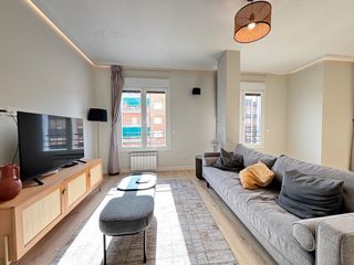 Rent Flat in Calle de narváez 35. Exclusiva vivienda exterior amueblada