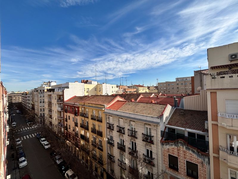 Foto 18aa5f06-0f15-489f-8ffe-e86e4f841bc0. Rent flat in calle de narváez 35 in Ibiza Madrid