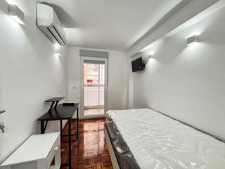 Location Appartement  Calle de manuel noya. Luminoso piso exterior amueblado
