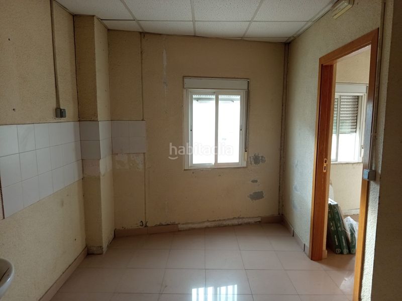 Foto 3284c91c-af3b-4983-a1d9-d7a73e570c94. Local comercial a Yuncler
