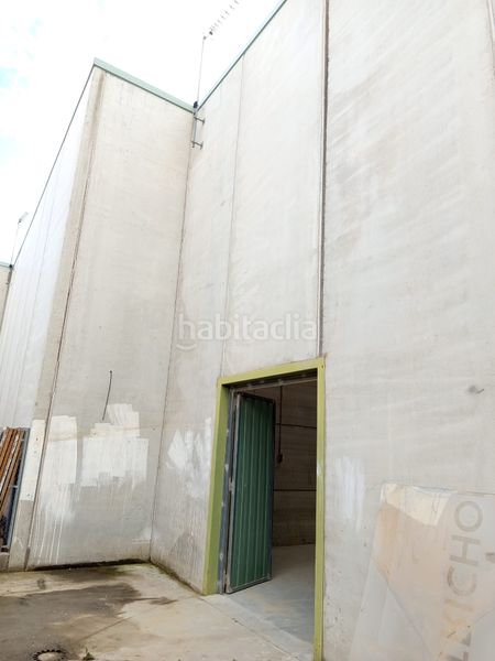 Foto 7f9fcd28-887f-4391-a77a-3fbeeed45584. Local comercial a Yuncler