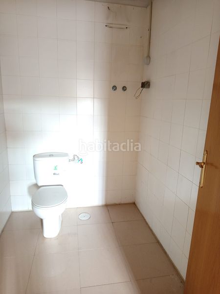 Foto 8cdd4b56-97ce-4aa0-bb52-fb6a271e4b17. Local comercial a Yuncler