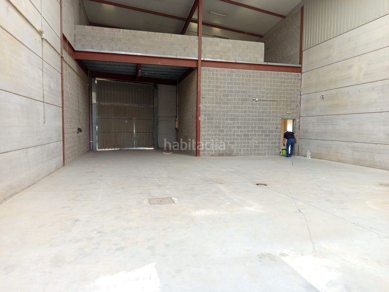 Foto d1e8e450-e966-4c54-b77f-7b43a0874bcf. Local comercial a Yuncler