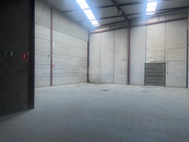 Foto ef08b644-0b5e-431d-98c0-31c75b5ca0fb. Local comercial a Yuncler