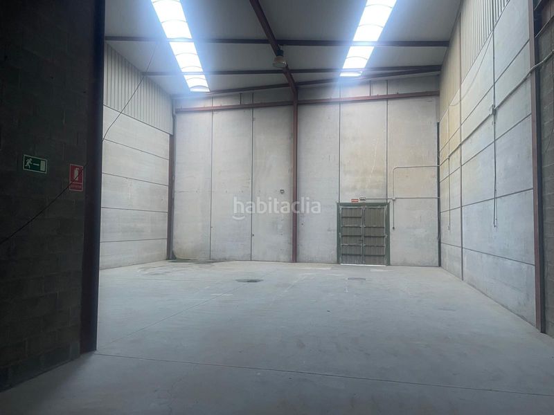 Foto f1bdbd4d-53c6-45a7-b5ea-9d82a3790df3. Local comercial a Yuncler