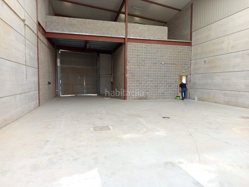 Foto fc3321dc-8a0e-45c1-b33c-05af612c3cee. Local comercial a Yuncler