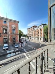 Miete Büro in Calle mayor 88. Oficina centrica con balcón y sin amueblar