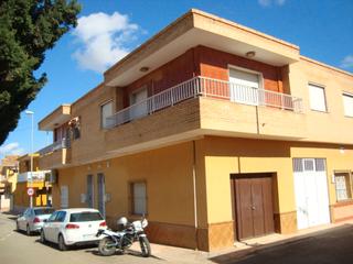 Location Parking voiture à Avenida de la fuente 6. Amplia ochera en los belones de 35 metros independiente en los b