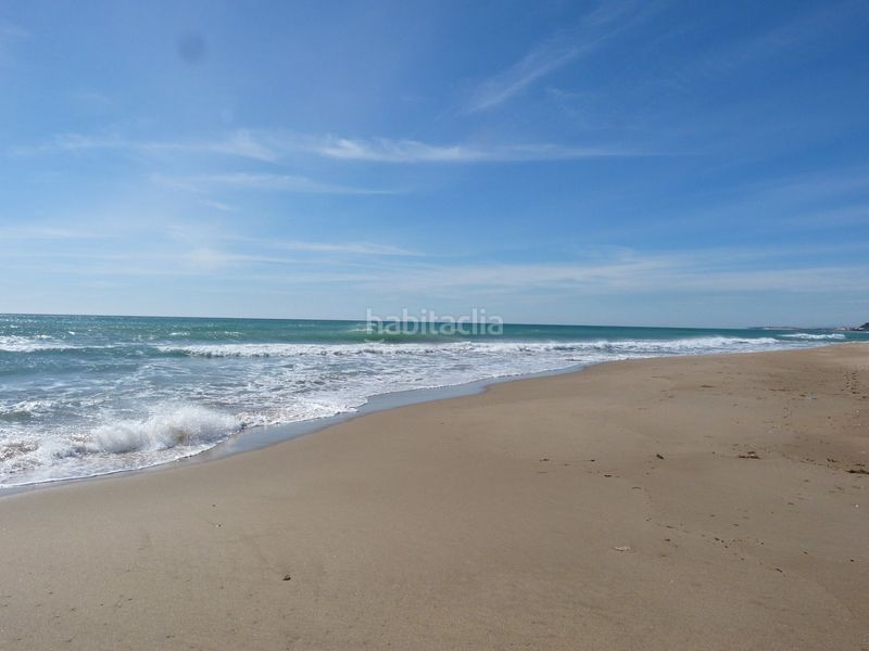 Foto a868a5bf-bc32-406d-93d3-0f7c79b57baa. Xalet amb xemeneia calefacció aparcament a Coma-ruga platja Coma-ruga
