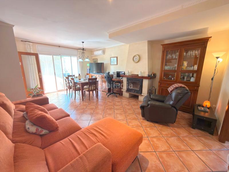 Foto 57d266ed-5932-4201-a0ee-aa219d9091c2. Casa aparellada amb xemeneia calefacció aparcament a Coma-ruga