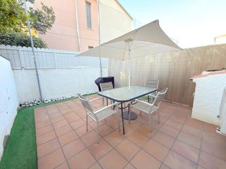 Casa adosada en Sant Salvador. Adosada con garaje y piscina comunitaria cerca del mar¡