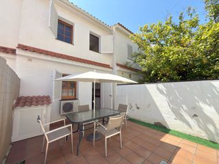 Reihenhaus in Sant Salvador. Adosada con garaje y piscina comunitaria cerca del mar¡