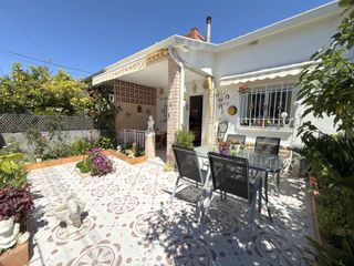 Casa aparellada a Albinyana