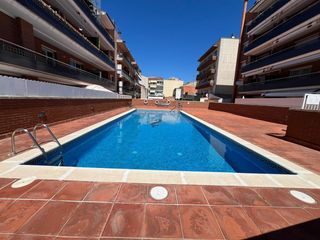 Flat  Carrer del president companys. Piso con ascensor, terraza, parking y piscina