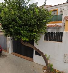 Casa adossada a Calle torre del tajo 19. Vivienda ocupada en venta