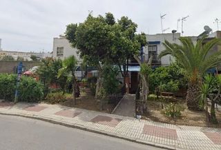 Casa a Calle antonio hugo homerique 48. Venta de casa alquilada zona palmar sanlucar de bda