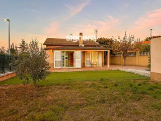 Chalet in Congost-Santa Caterina. Chalet en venta en manresa en una única planta de 103m2 y solar