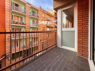 Appartement  Bailen. Piso de 117m con balcón, 4 habitaciones y trastero en plaza cata